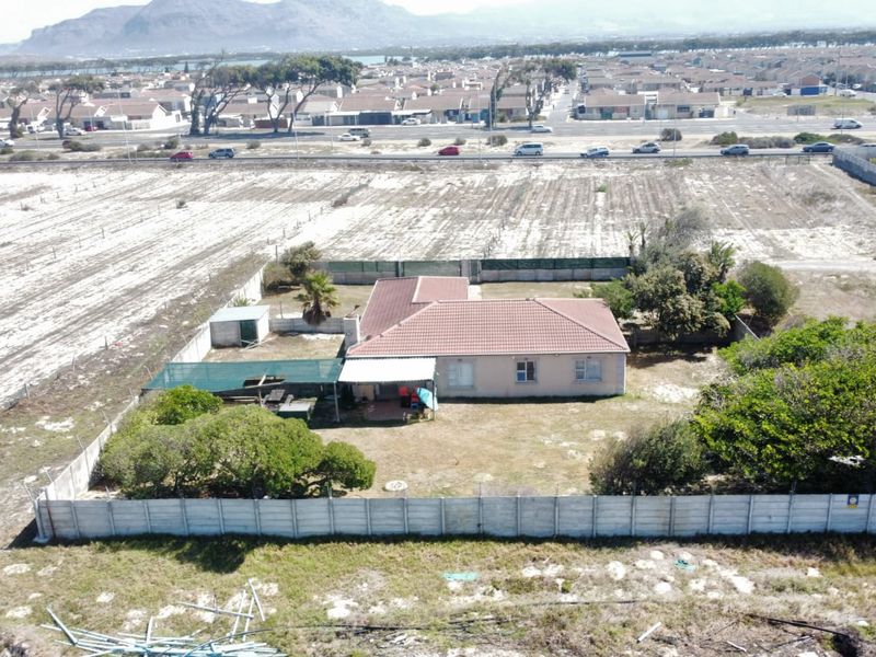 HIGH-EXPOSURE PROPERTY ON STRANDFONTEIN MAIN ROAD | 41,930 SQM | AGRICUTURAL BUSINESS & INVESTMENT OPPORTUNITY for R3 990 000 (EX VAT) - Photo 3