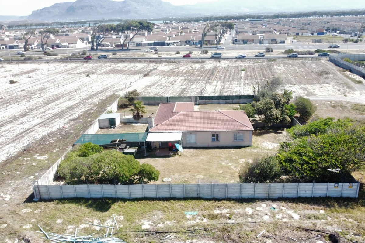 EXCEPTIONAL MAIN ROAD EXPOSURE | AGRICULTURAL LAND (41,930 sqm) WITH INCOME POTENTIAL – R3 990 000 (EX VAT) - Photo 2