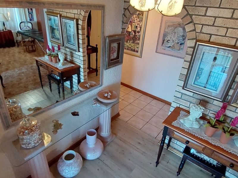 Exceptional Family Home with Flatlet For Sale In Wavecrest  - Photo 8