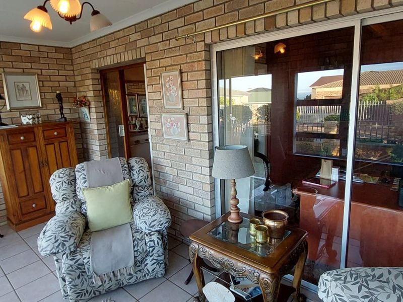 Exceptional Family Home with Flatlet For Sale In Wavecrest  - Photo 7