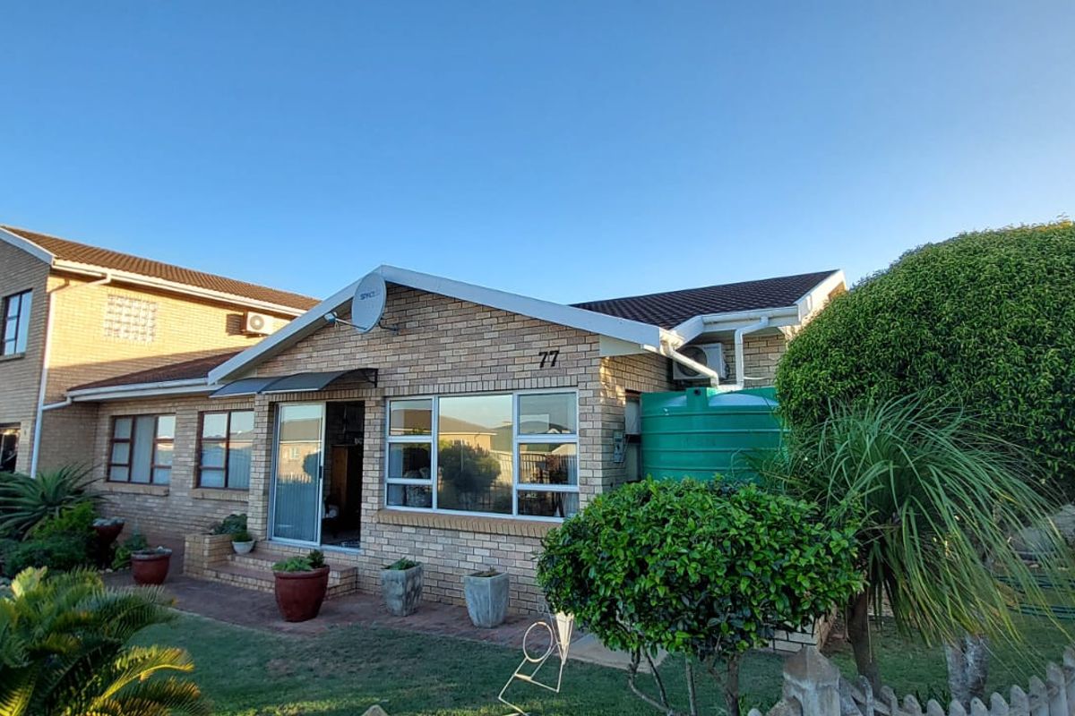 Exceptional Family Home with Flatlet For Sale In Wavecrest  - Photo 2