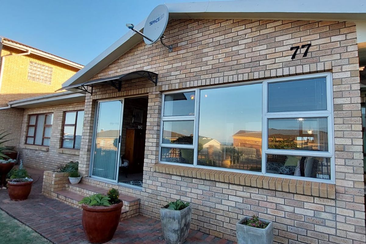 Exceptional Family Home with Flatlet For Sale In Wavecrest  - Photo 5