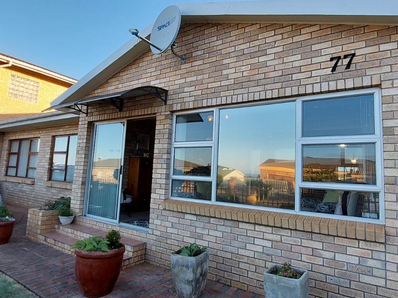 Exceptional Family Home with Flatlet For Sale In Wavecrest  - Photo 5