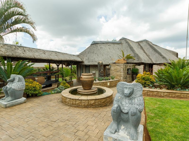 Elegant Upmarket Living in Helderkruin - Photo 2