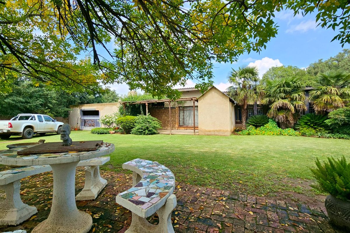 A spacious family home in Duncanville. - Photo 3