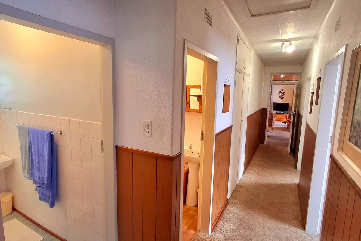 Spacious 4-Bedroom Family Home with Inverter System & Great Investment Potential – Sasolburg - Photo 4