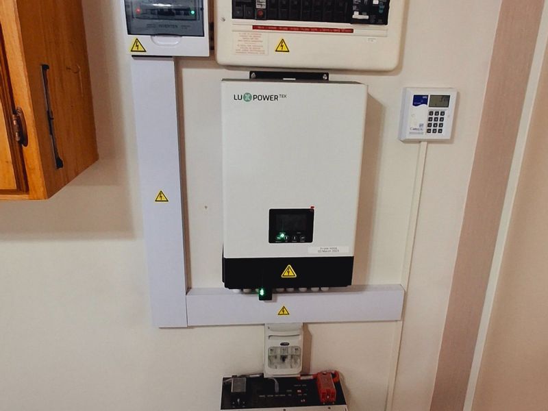 Spacious 4-Bedroom Family Home with Inverter System & Great Investment Potential – Sasolburg - Photo 5