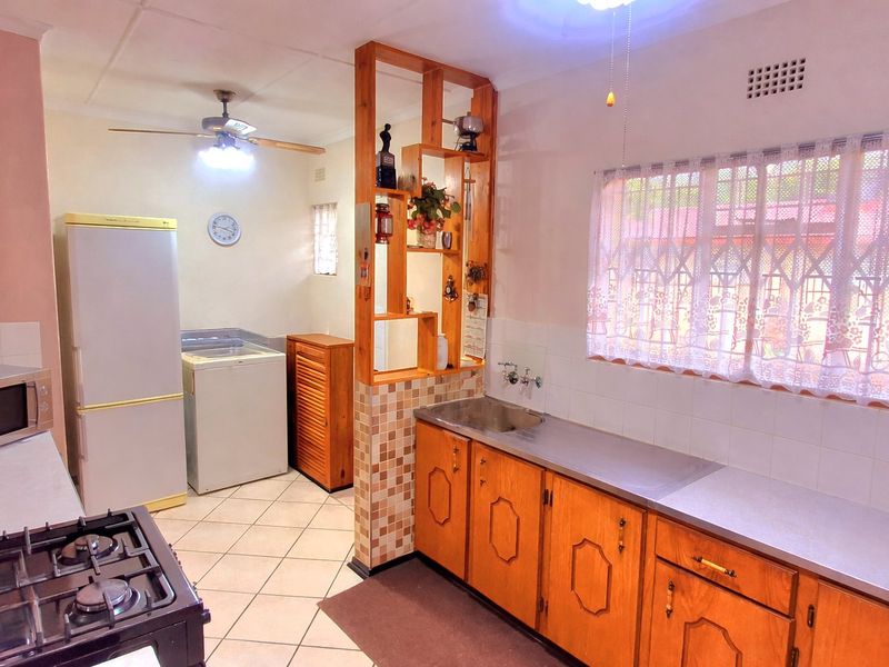 Spacious 4-Bedroom Family Home with Inverter System & Great Investment Potential – Sasolburg - Photo 7