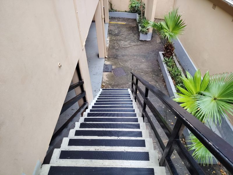 1 Bedroom Beachfront Apartment For Sale In Uvongo - Photo 9