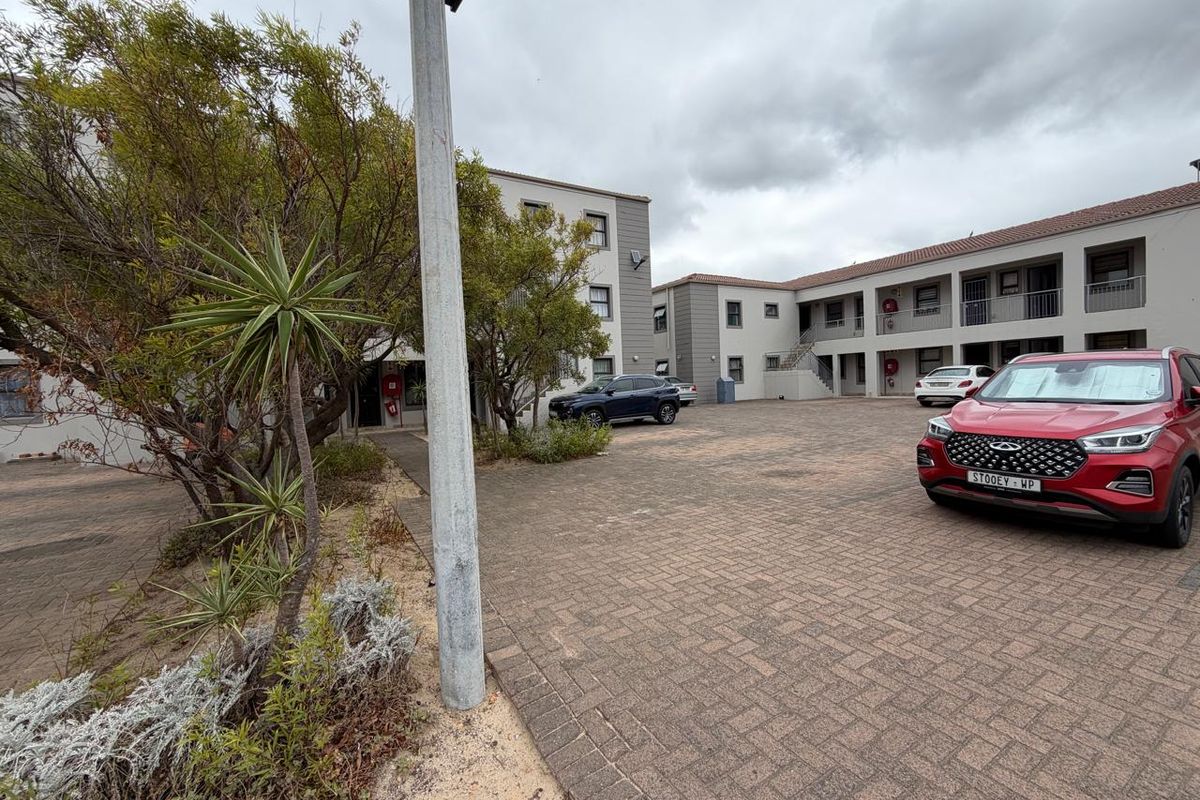 Renovation Opportunity: 2-Bedroom Apartment at 47 On South, Table View - R1,249,000 - Photo 5