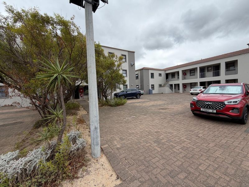 Renovation Opportunity: 2-Bedroom Apartment at 47 On South, Table View - R1,249,000 - Photo 5