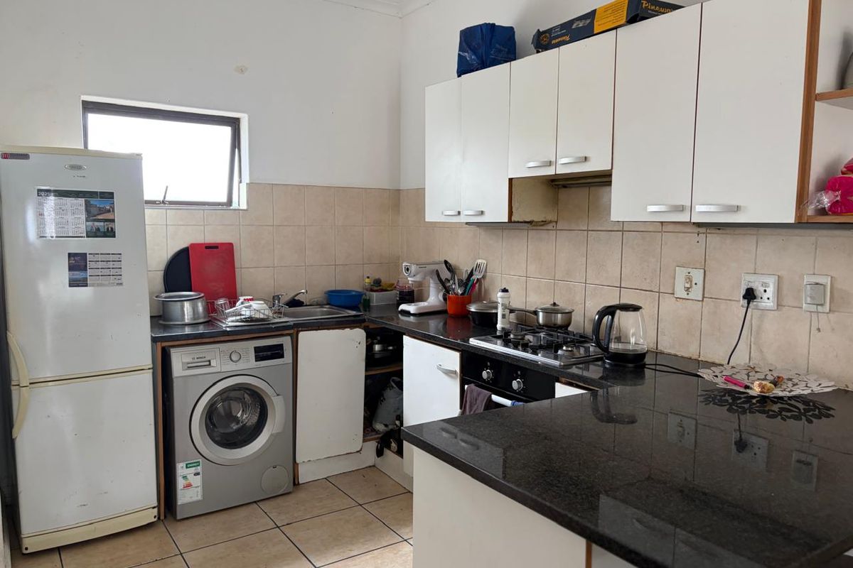 Renovation Opportunity: 2-Bedroom Apartment at 47 On South, Table View - R1,249,000 - Photo 3