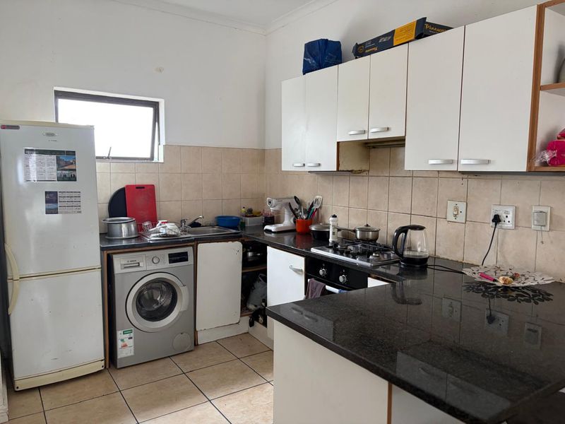 Renovation Opportunity: 2-Bedroom Apartment at 47 On South, Table View - R1,249,000 - Photo 3