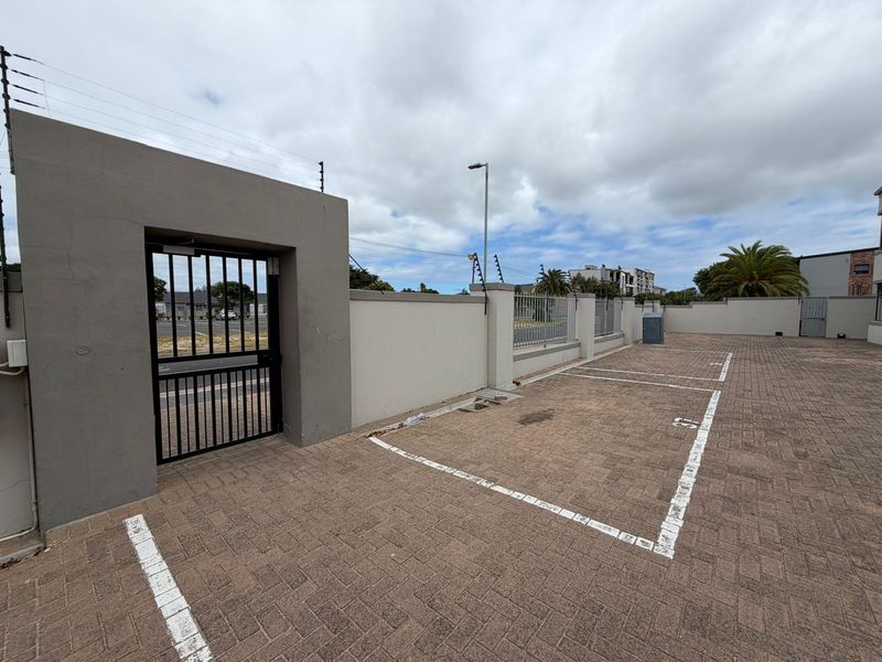 Renovation Opportunity: 2-Bedroom Apartment at 47 On South, Table View - R1,249,000 - Photo 8