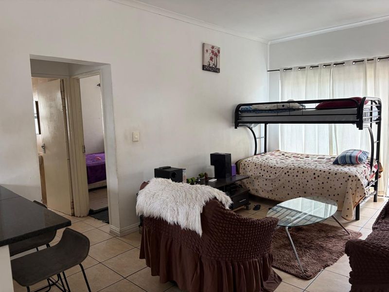 Renovation Opportunity: 2-Bedroom Apartment at 47 On South, Table View - R1,249,000 - Photo 2