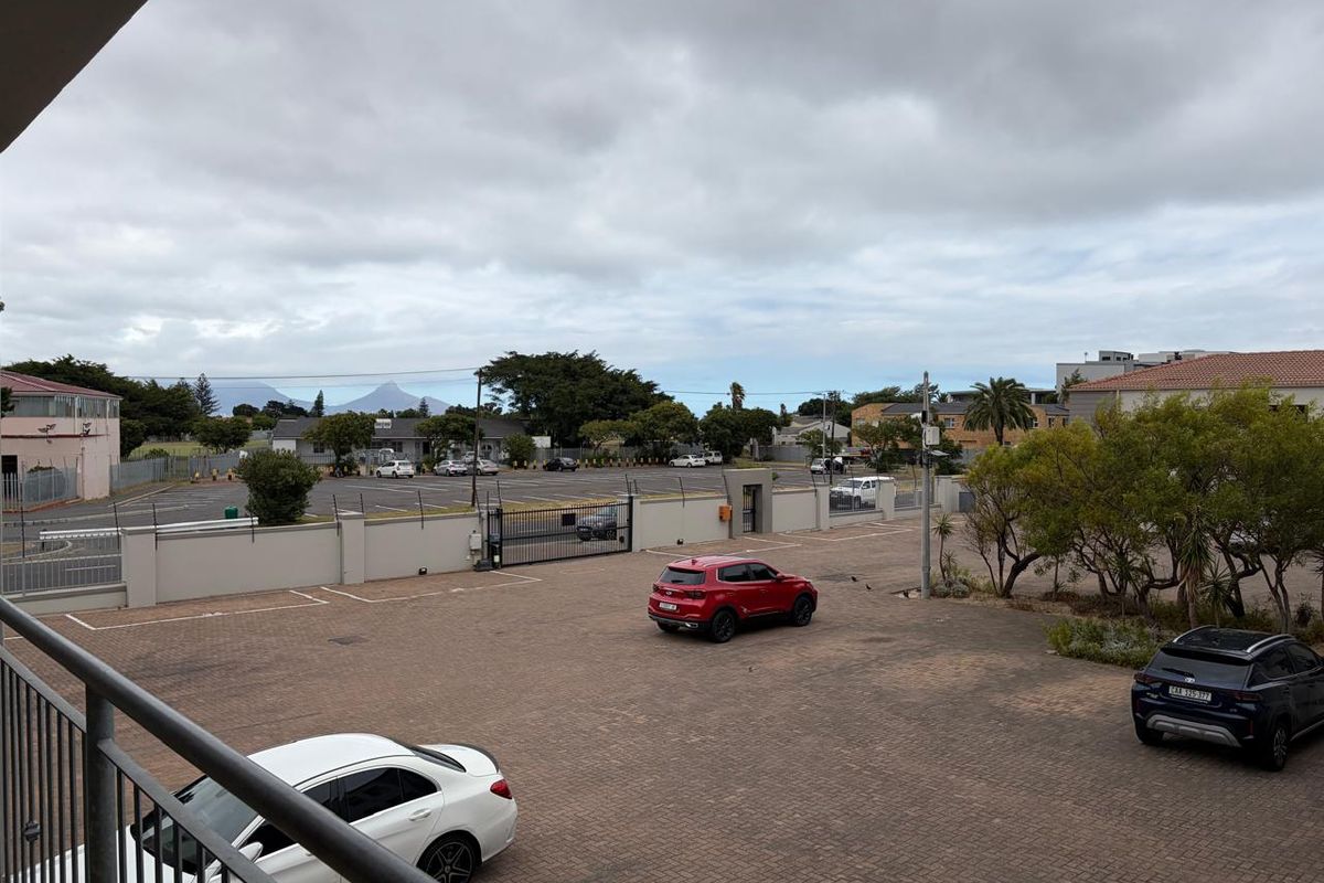 Renovation Opportunity: 2-Bedroom Apartment at 47 On South, Table View - R1,249,000 - Photo 4