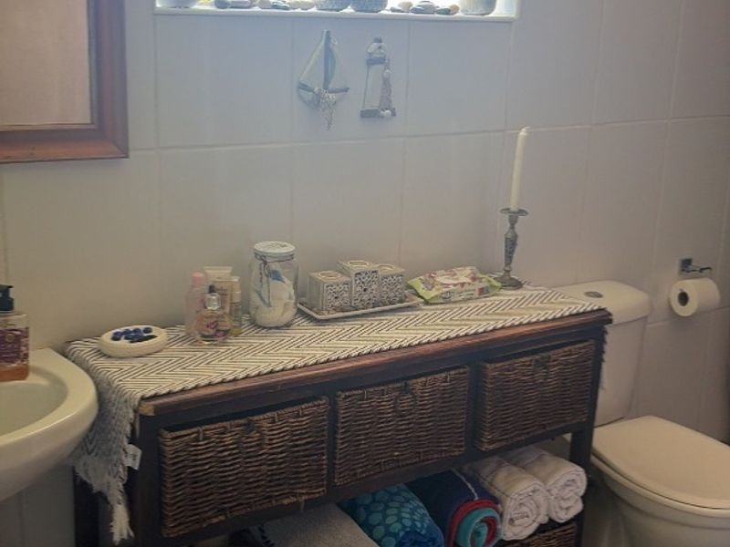 TO RENT | Lovely Spacious 3-Bedroom Townhouse  Beautiful and spacious 3-bedroom townhouse available to rent! Situated on the first floor in a very safe and secure complex, this lovely unit offers comfortable modern living with plenty of space.  ? Property Features: 	•	3 Spacious bedrooms 	•	Very big unit with generous living space 	•	Situated on the first floor 	•	Complex has an elevator for added convenience 	•	Safe and secure complex ?? 	•	Neat, lovely, and well-maintained 	•	Perfect for comfortable family living  This is a beautiful, spacious townhouse in a sought-after secure complex and is ideal for tenants looking for comfort, convenience, and peace of mind.  ?? Contact today to arrange - Photo 7