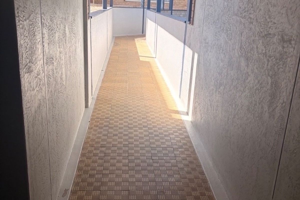 TO RENT | Lovely Spacious 3-Bedroom Townhouse  Beautiful and spacious 3-bedroom townhouse available to rent! Situated on the first floor in a very safe and secure complex, this lovely unit offers comfortable modern living with plenty of space.  ? Property Features: 	•	3 Spacious bedrooms 	•	Very big unit with generous living space 	•	Situated on the first floor 	•	Complex has an elevator for added convenience 	•	Safe and secure complex ?? 	•	Neat, lovely, and well-maintained 	•	Perfect for comfortable family living  This is a beautiful, spacious townhouse in a sought-after secure complex and is ideal for tenants looking for comfort, convenience, and peace of mind.  ?? Contact today to arrange - Photo 4