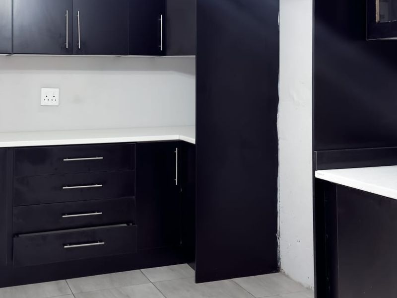 Modern Living Meets Sustainable Luxury in Reyno Ridge – 3 Bedroom Solar-Powered Home - Photo 5