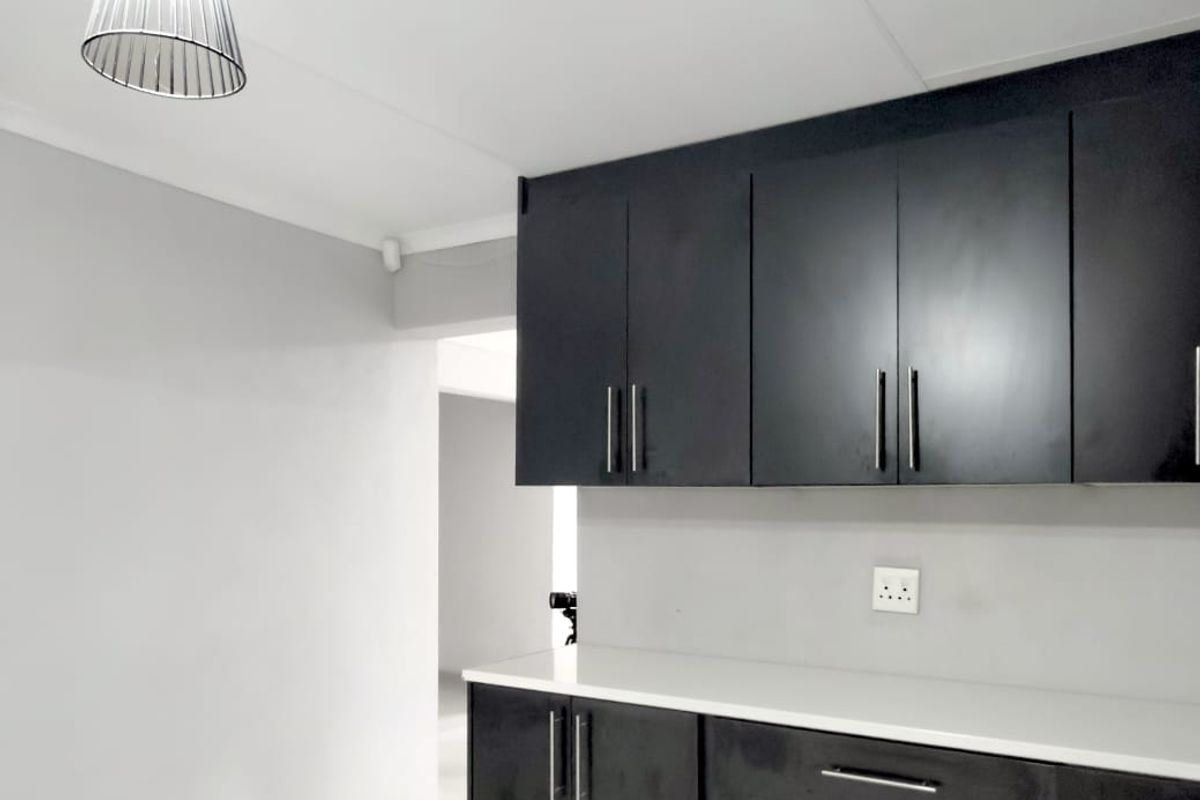 Modern Living Meets Sustainable Luxury in Reyno Ridge – 3 Bedroom Solar-Powered Home - Photo 3