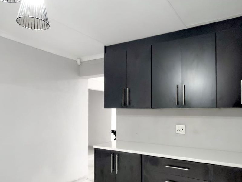 Modern Living Meets Sustainable Luxury in Reyno Ridge – 3 Bedroom Solar-Powered Home - Photo 3