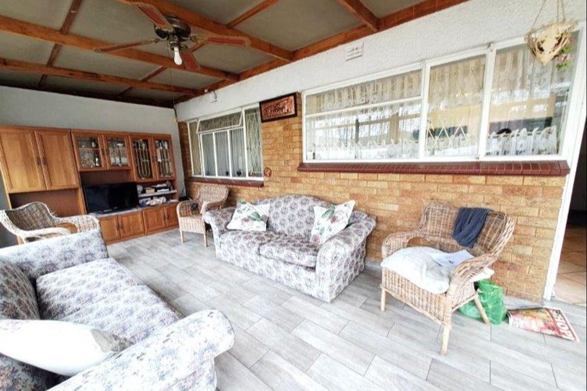Affordable 3 Bedroom Home & Pool In Rustivia - Photo 3