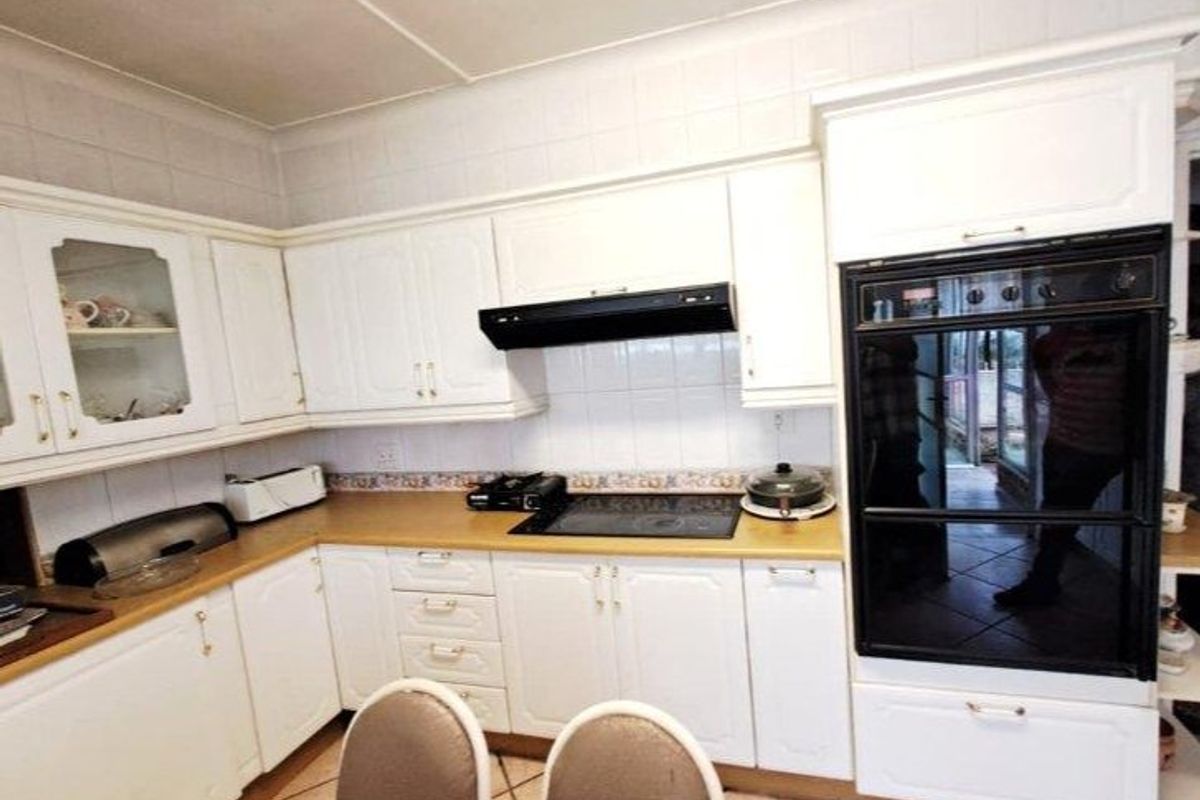 Affordable 3 Bedroom Home & Pool In Rustivia - Photo 4