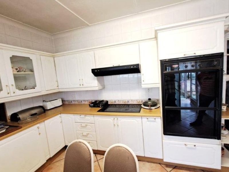 Affordable 3 Bedroom Home & Pool In Rustivia - Photo 4