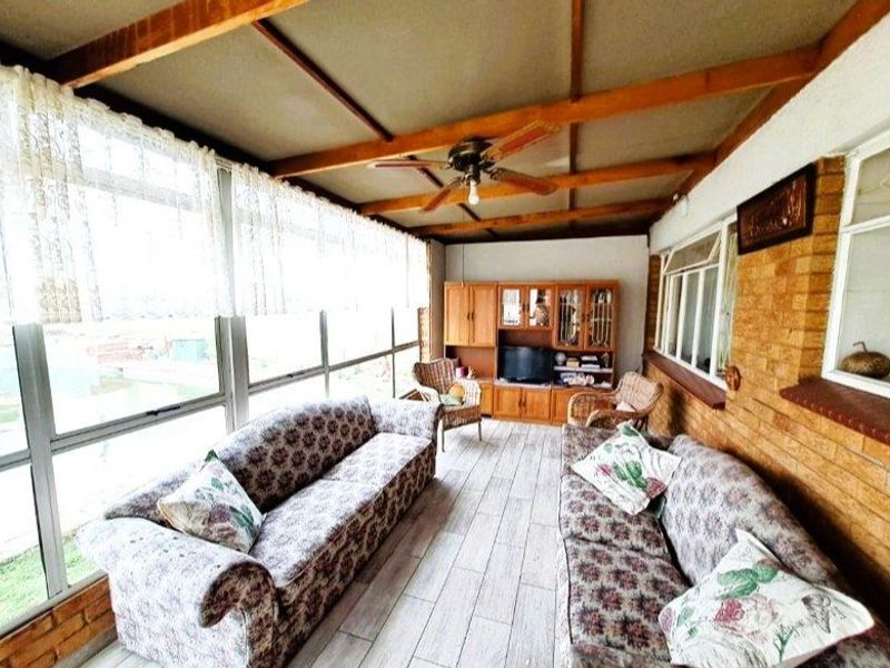 Affordable 3 Bedroom Home & Pool In Rustivia - Photo 7