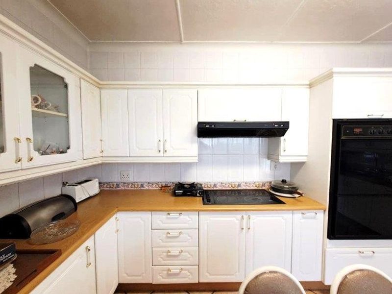 Affordable 3 Bedroom Home & Pool In Rustivia - Photo 6