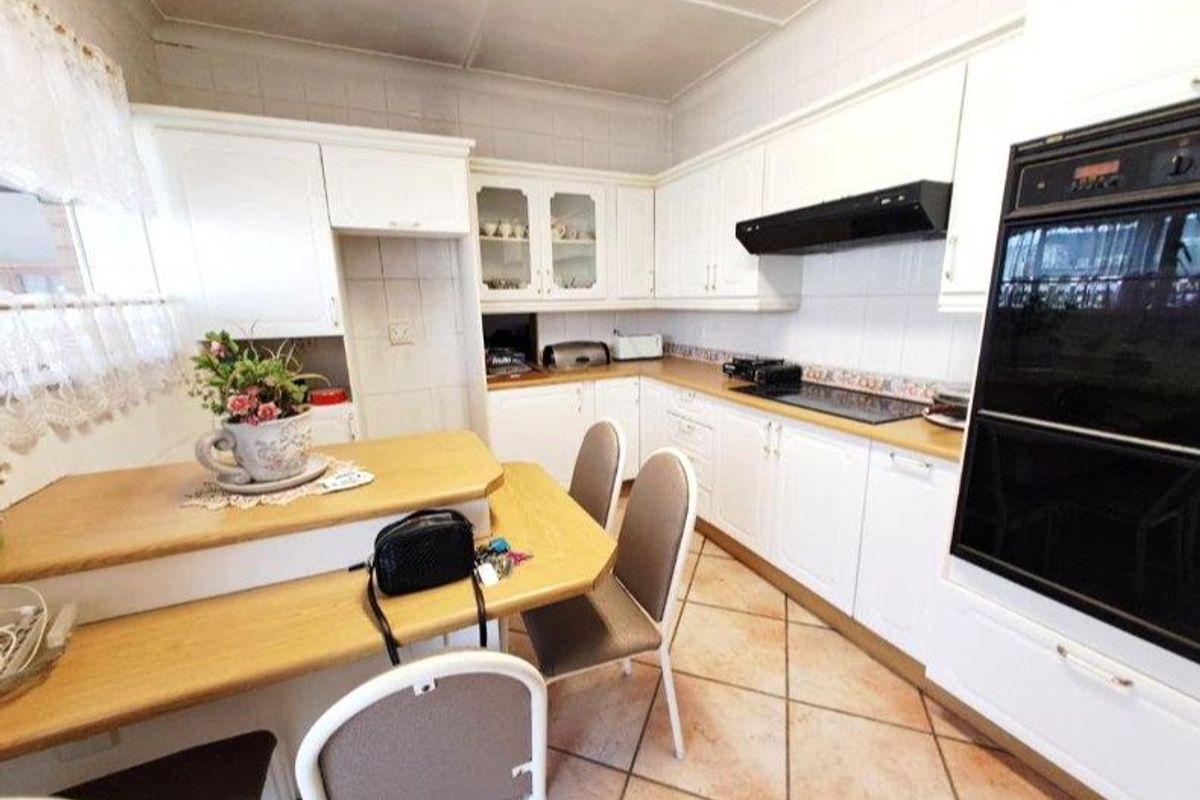 Affordable 3 Bedroom Home & Pool In Rustivia - Photo 5