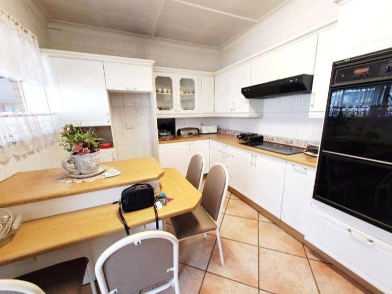 Affordable 3 Bedroom Home & Pool In Rustivia - Photo 5