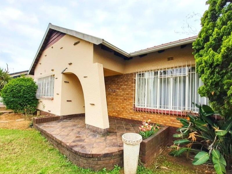 Affordable 3 Bedroom Home & Pool In Rustivia - Photo 2