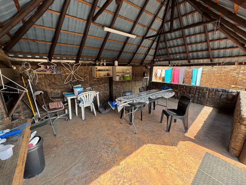 Stunning Family Home with Pool and Entertainment Area! - Photo 10