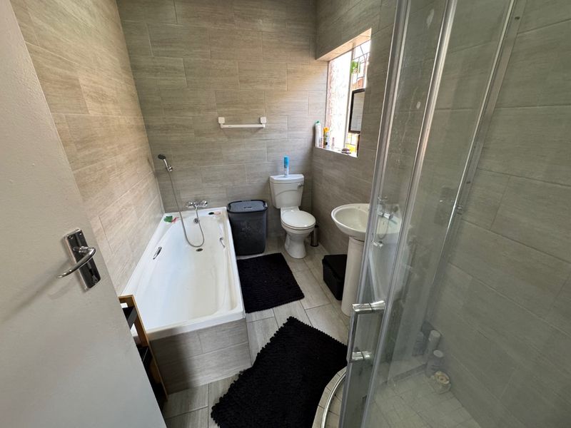 Stunning Family Home with Pool and Entertainment Area! - Photo 9