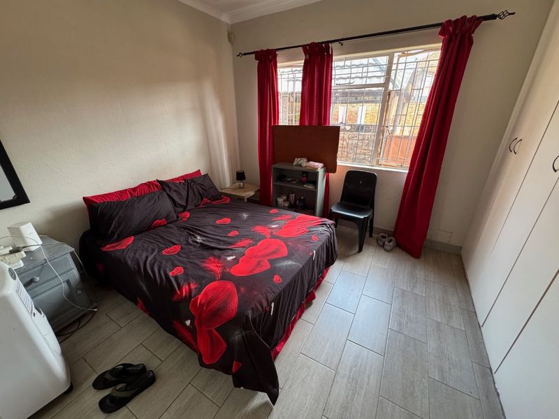 Stunning Family Home with Pool and Entertainment Area! - Photo 7