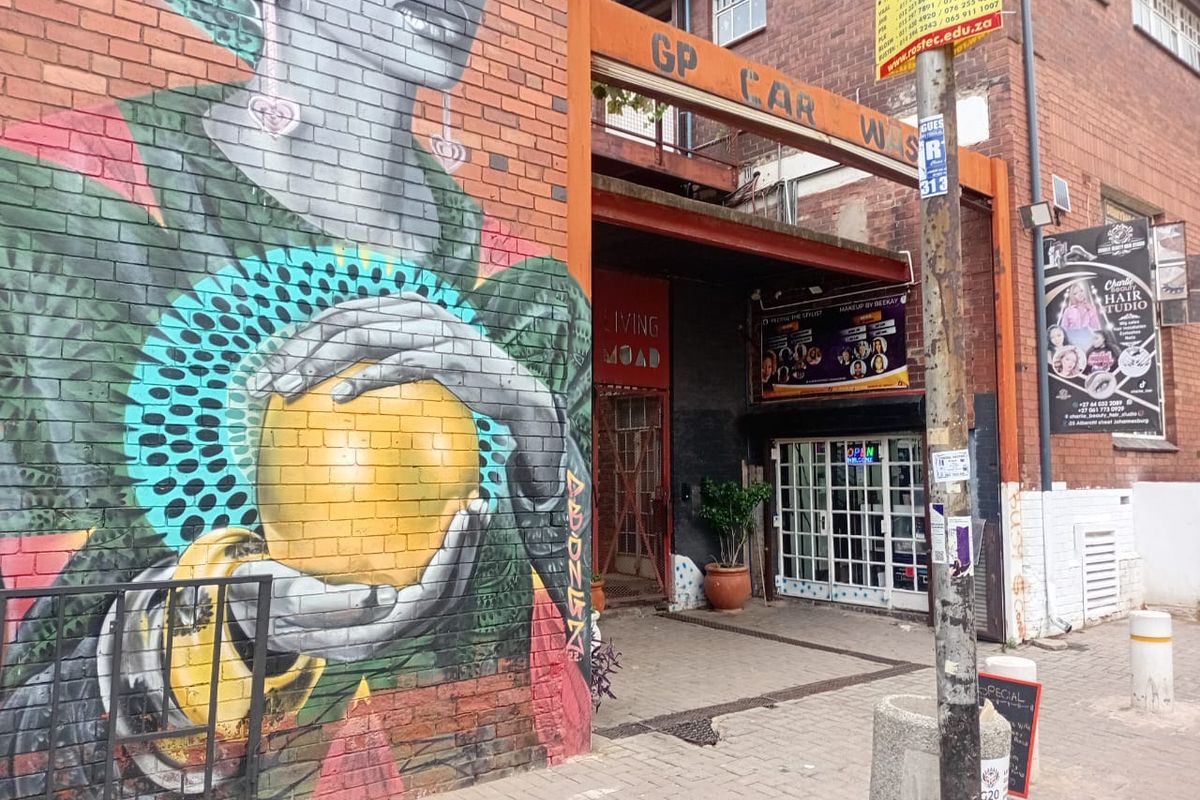 High Return 1 Bedroom investment in the heart of Maboneng - Photo 2