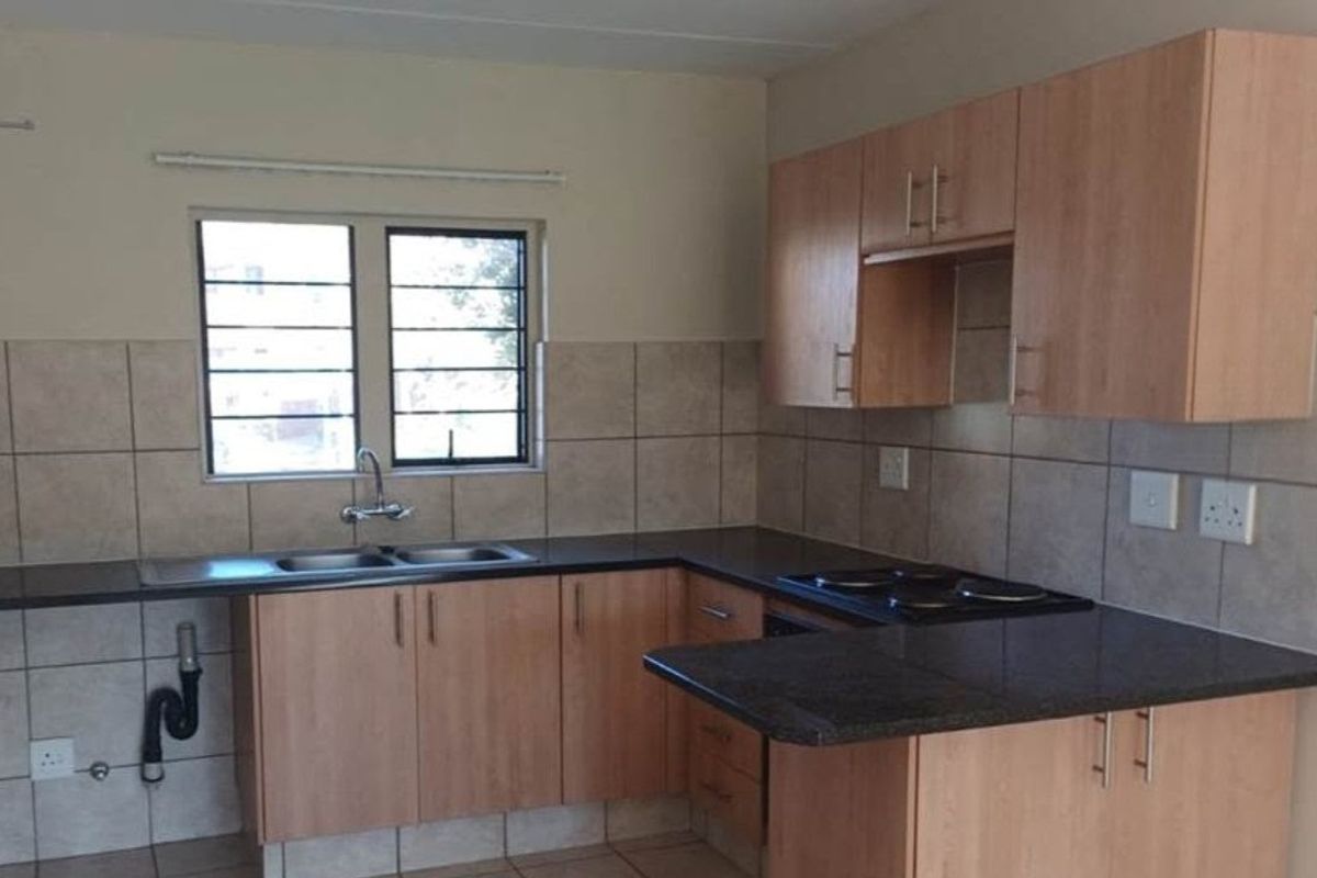 Secure 2 Bed Apartment with Balcony in Lifestyle Estate - Photo 3