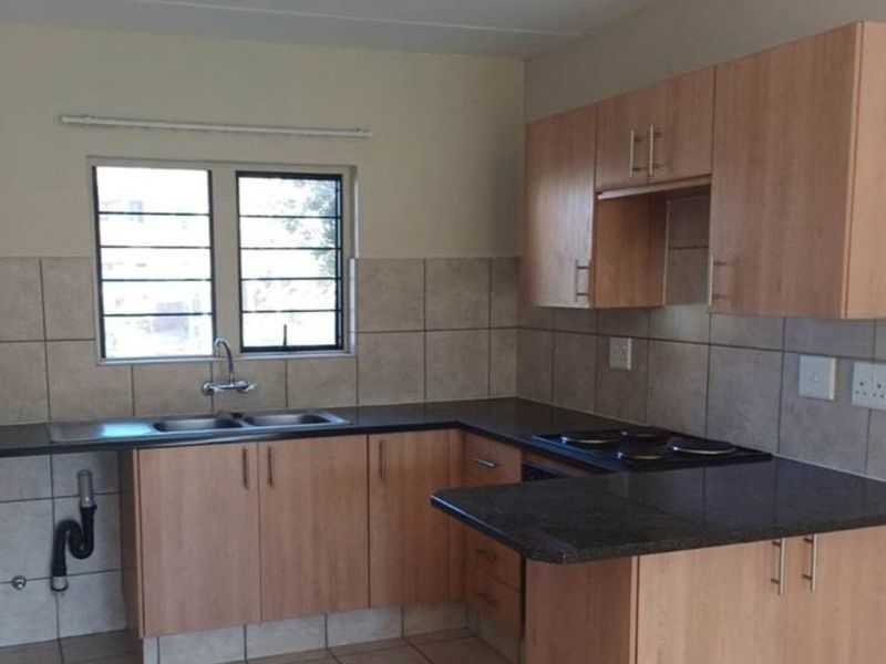 Secure 2 Bed Apartment with Balcony in Lifestyle Estate - Photo 3