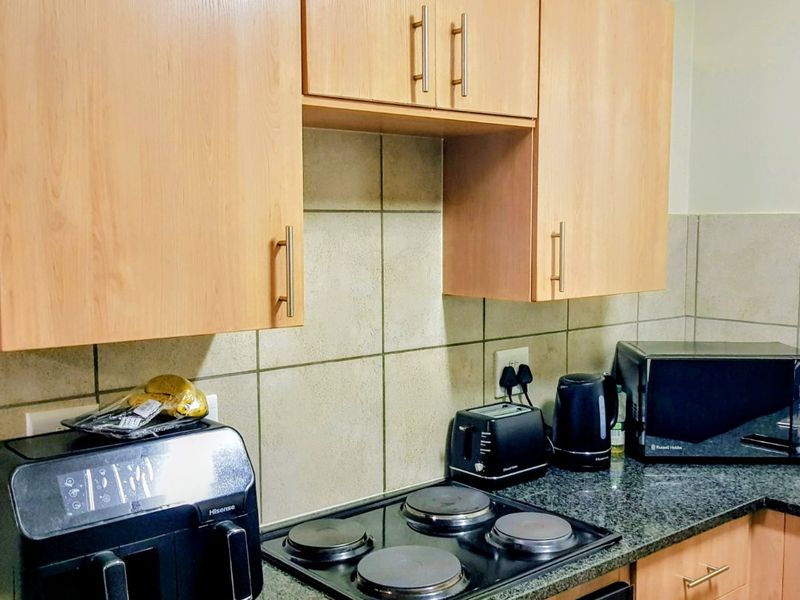 Secure 2 Bed Apartment with Balcony in Lifestyle Estate - Photo 2