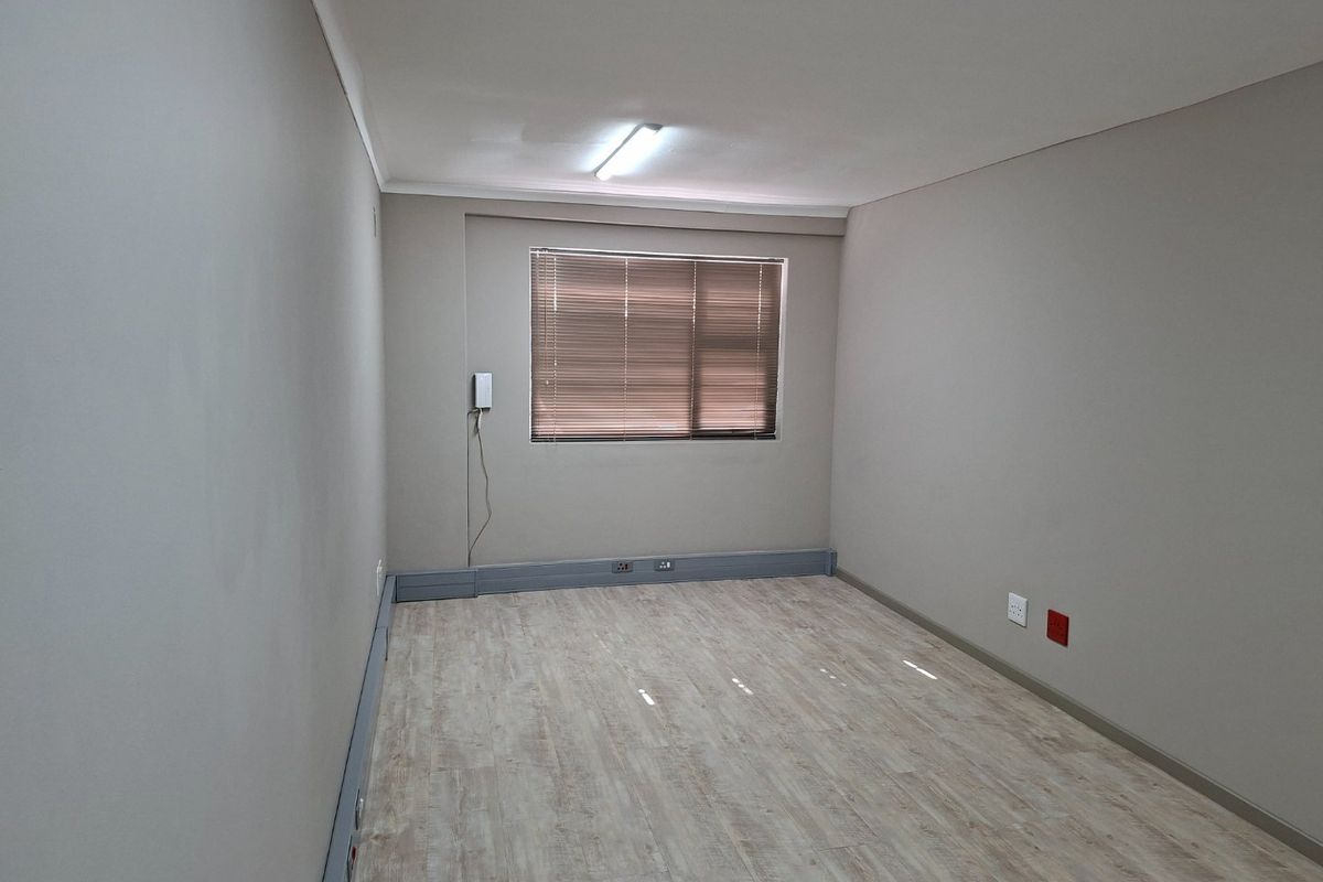 55m2 Commercial to Let  - Photo 4