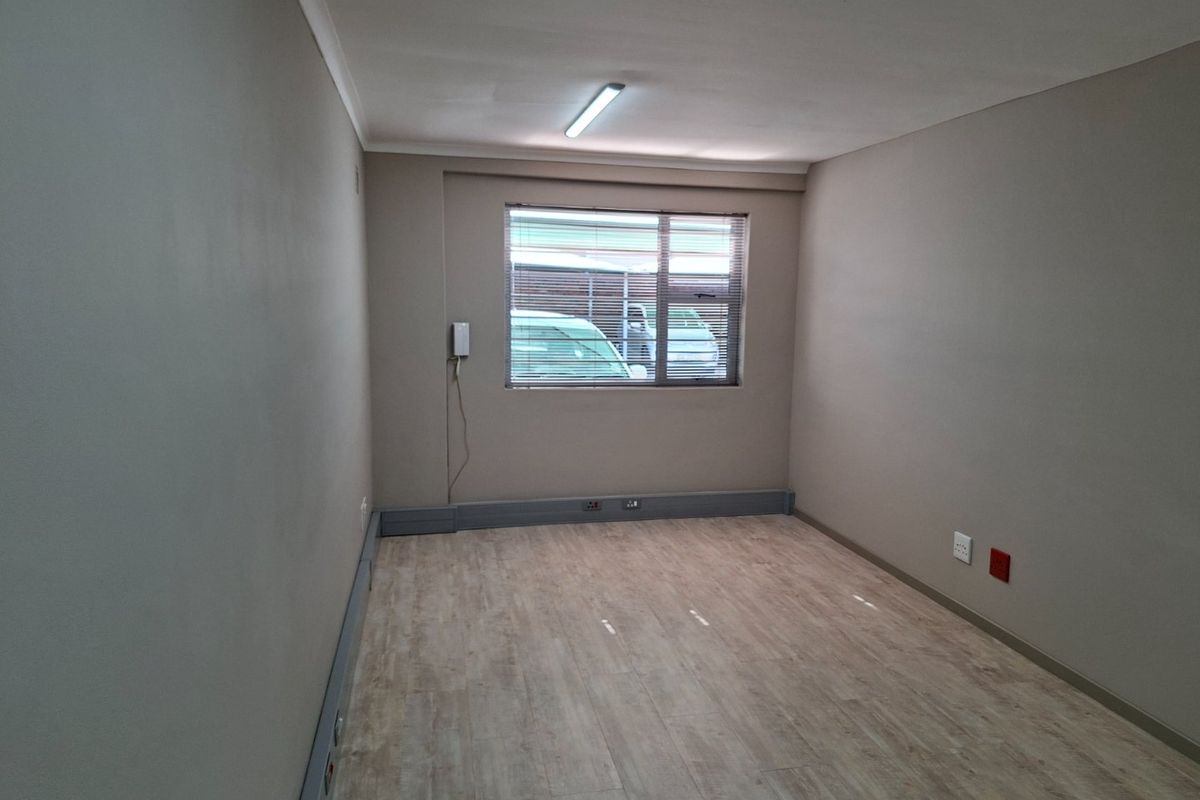 55m2 Commercial to Let  - Photo 3