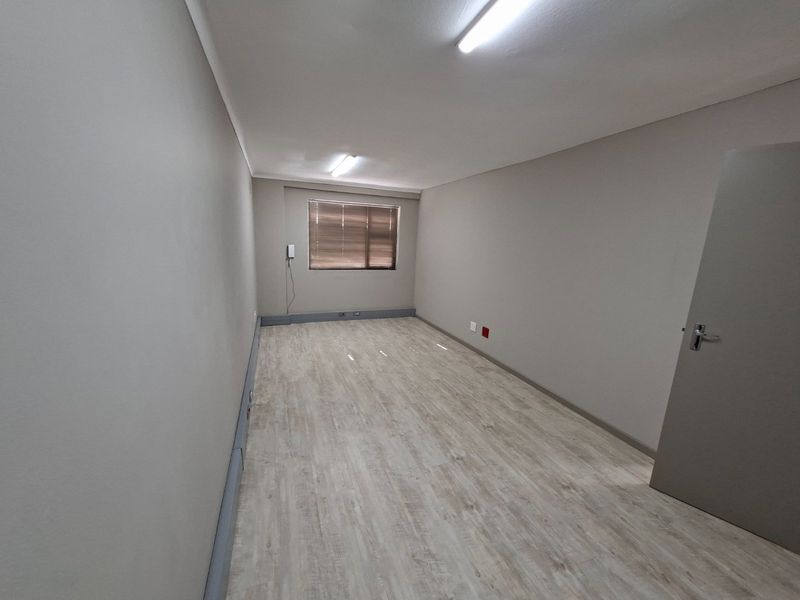 55m2 Commercial to Let  - Photo 5