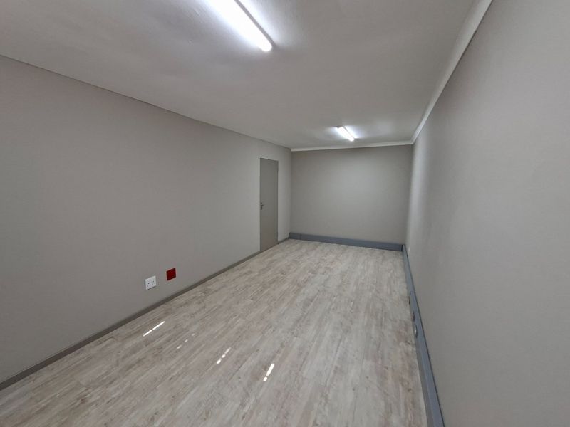 55m2 Commercial to Let  - Photo 6