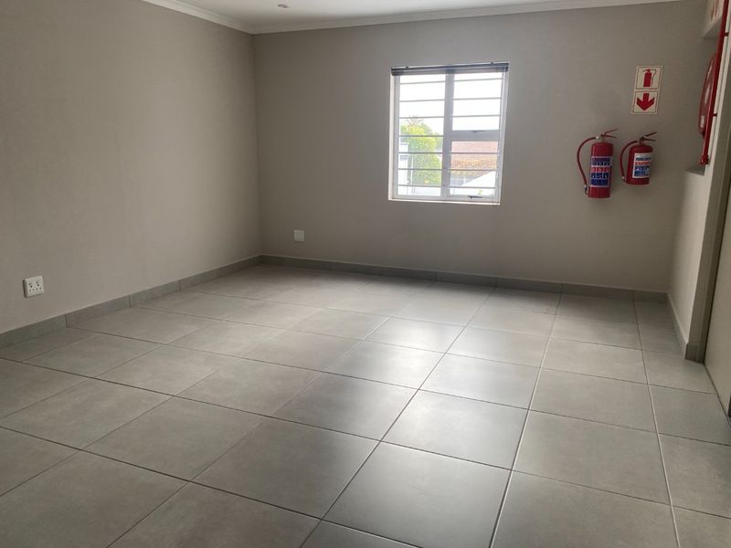 60m2 Commercial to Let  - Photo 5