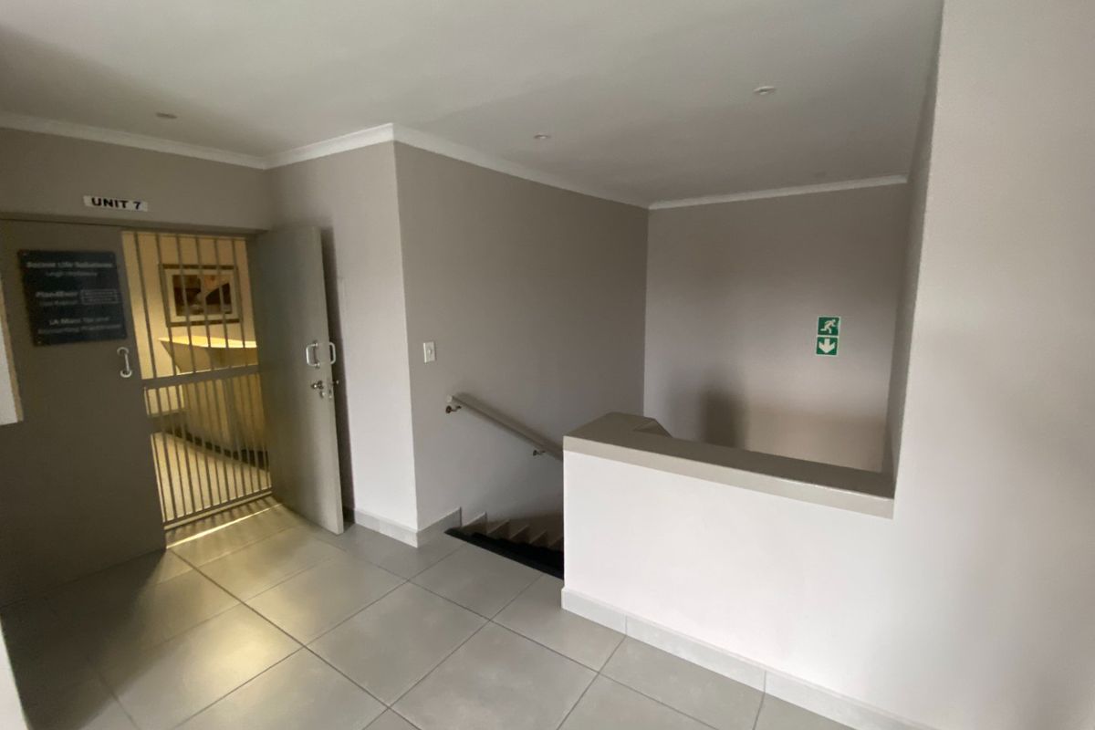 60m2 Commercial to Let  - Photo 4