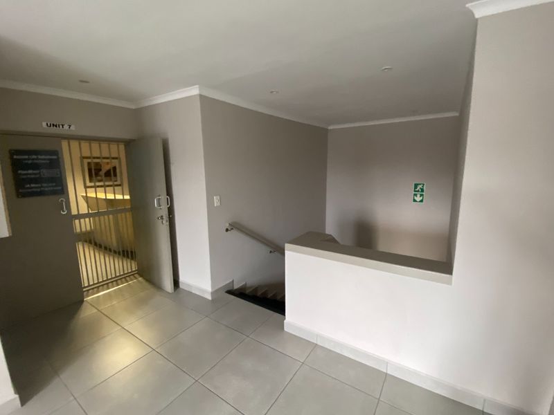 60m2 Commercial to Let  - Photo 4