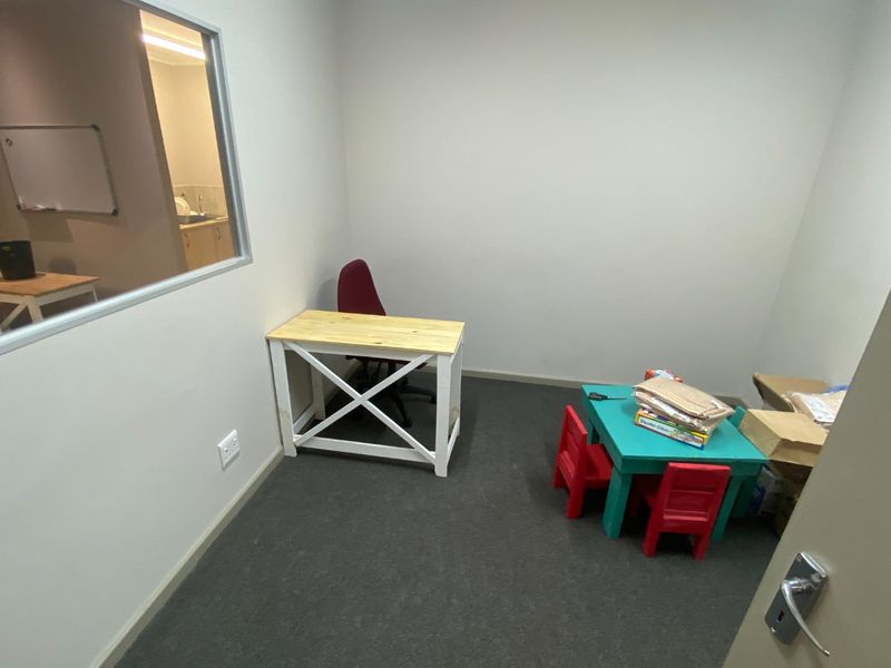 60m2 Commercial to Let  - Photo 10