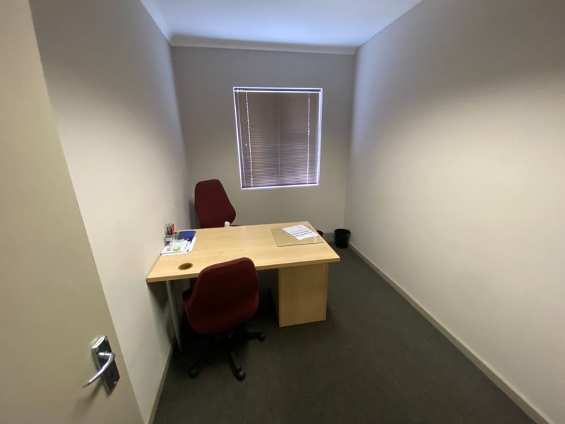 60m2 Commercial to Let  - Photo 9