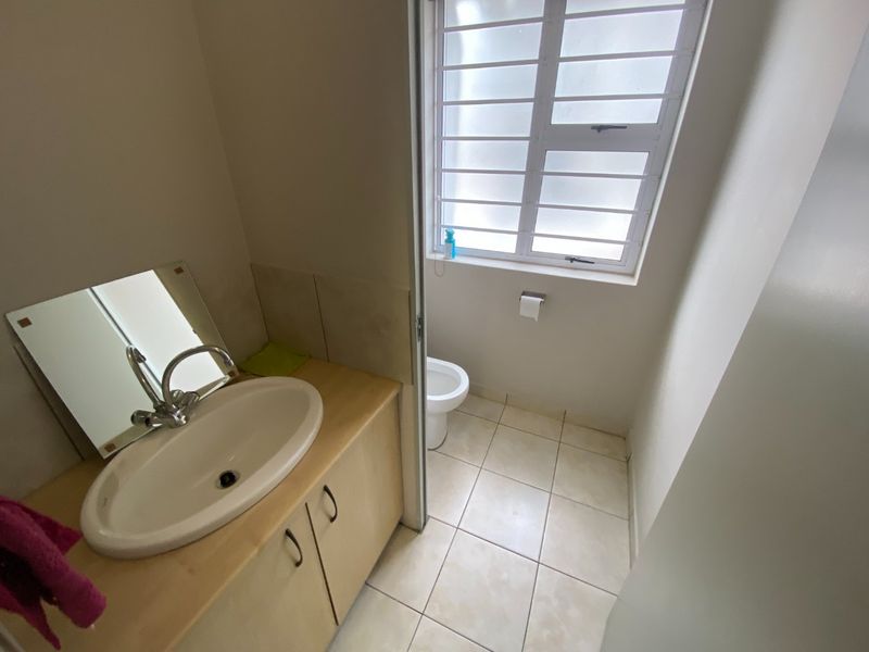 60m2 Commercial to Let  - Photo 8